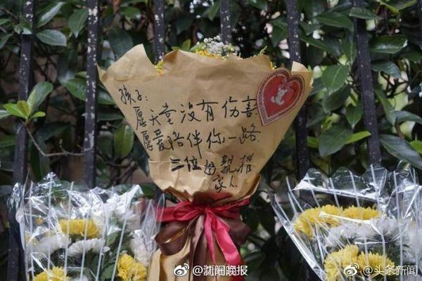曼晚：阿莫林对现有阵容满意，短期内不会在锋线进行引援